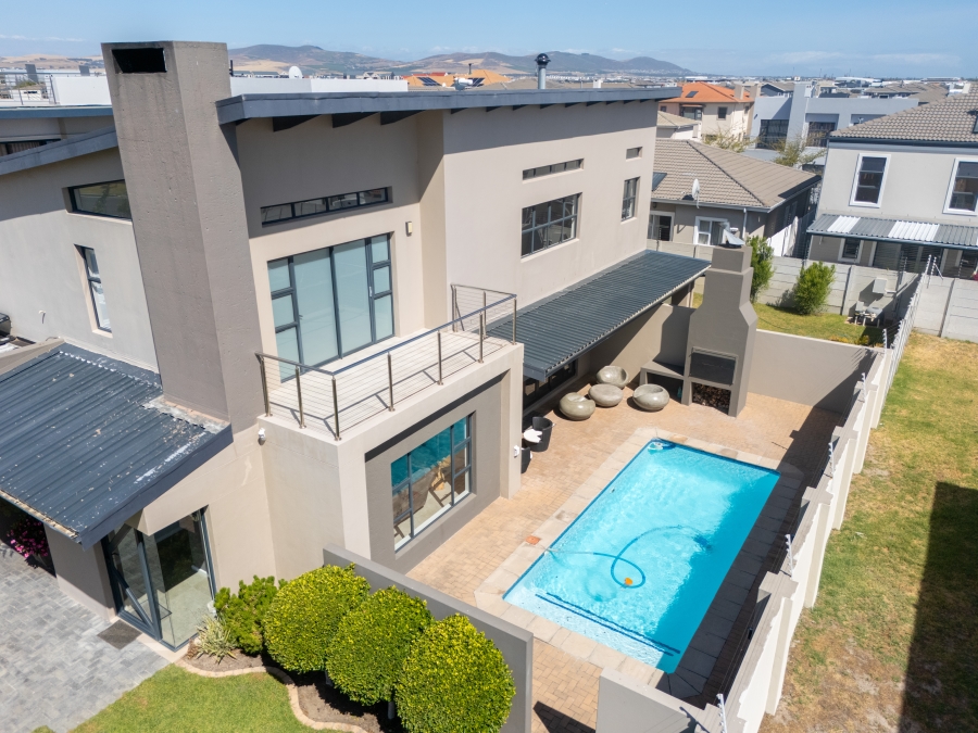 4 Bedroom Property for Sale in Parklands North Western Cape